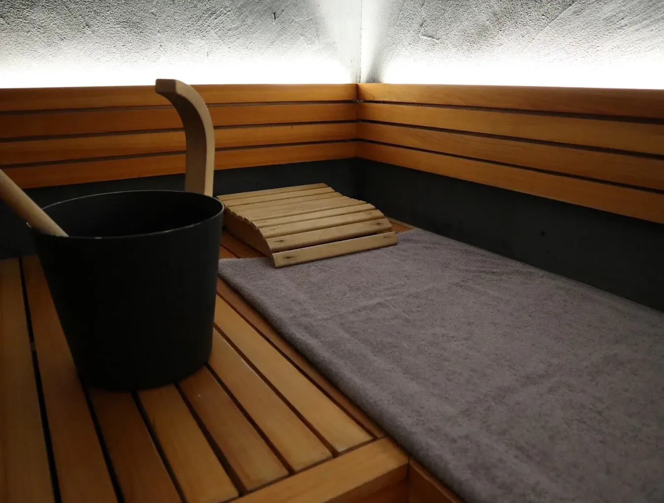 PRIVATE SAUNA maa & GROCERY